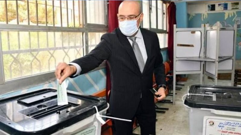 وزير الإسكان يدلي