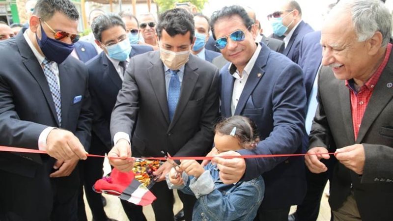 وزير الرياضة يفتتح