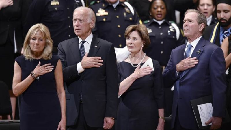 بوش الاب وبايدن