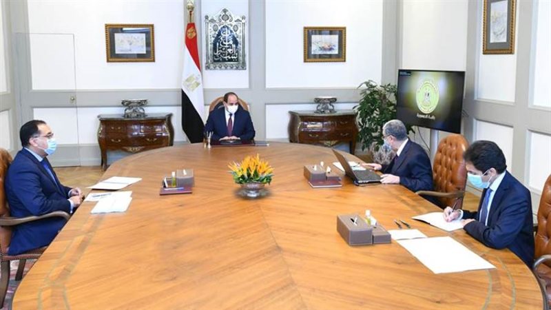 الرئيس السيسي يجتمع