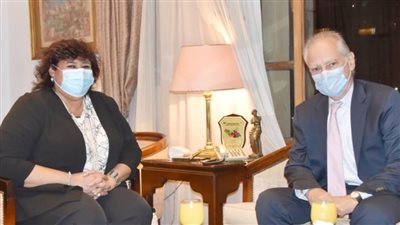 وزيرة الثقافة: العلاقات بين مصر واليونان  تسهم في التكامل بين الشعبين