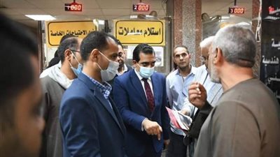 نائب محافظ قنا يتابع سير العمل بالمركز التكنولوجى في أبوتشت واجراءات التصالح