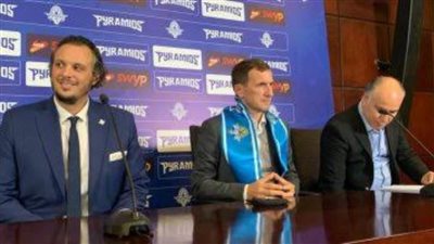 بعد خروجه من كل البطولات بيراميدز يخطف مدرب الأهلي