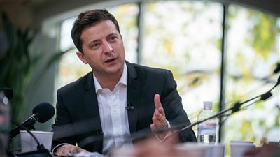 نقل الرئيس الأوكراني المصاب بكورونا إلى المستشفى