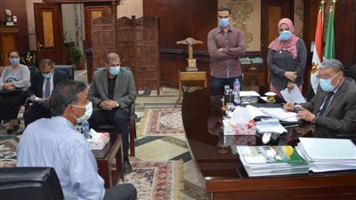 محافظ المنيا يعقد لقاء خدمة المواطنين ويناقش 14 شكوى وطلبا