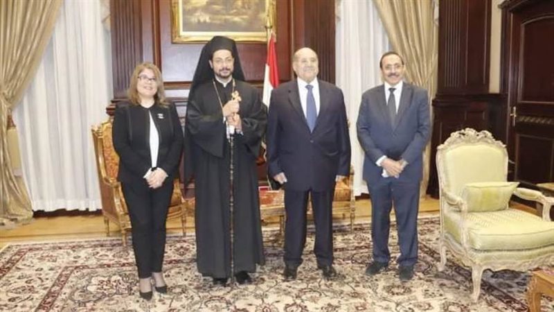 الانبا باخوم مع رئيس