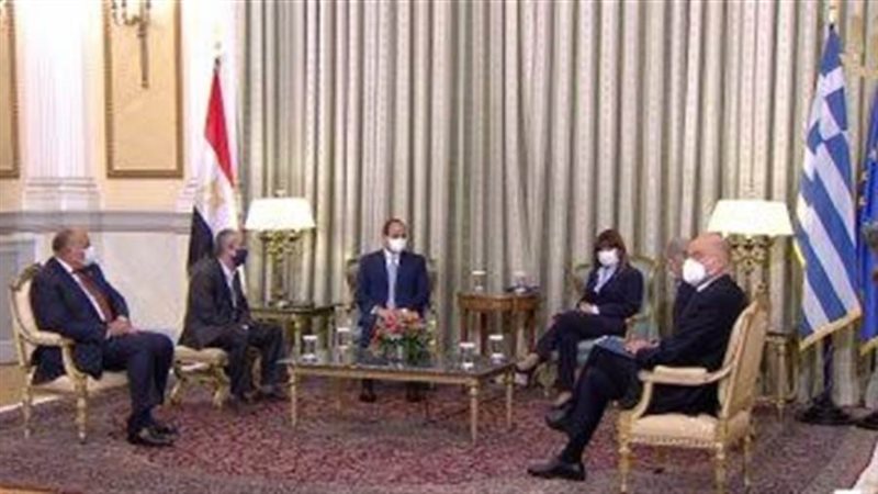 رئيسة اليونان تقلد