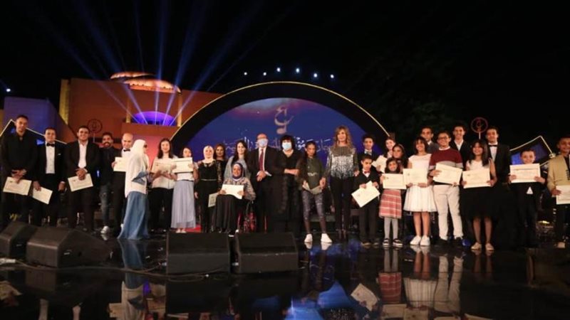 وزيرة الثقافة وتوزيع