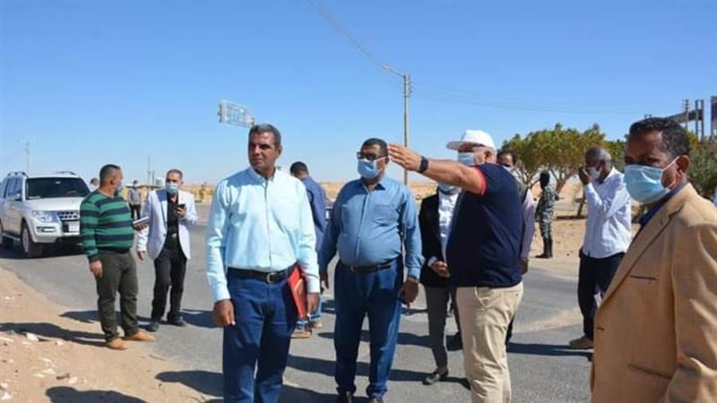 المحافظ وجوله داخل