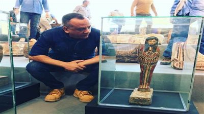 لأول مرة..إجراء أشعة مقطعية لمومياء داخل تابوت بسقارة على الهواء مباشرة 