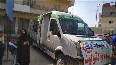 الكشف الطبي على أكثر من 1400 مريض بالقافلة الطبية بفاقوس