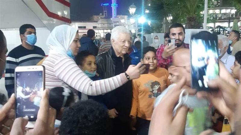 مرتضى منصور مع الأعضاء