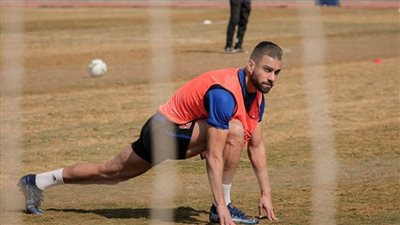 عمرو السولية يغادر معسكر منتخب مصر لغيابه عن لقاء توجو بسبب الإيقاف