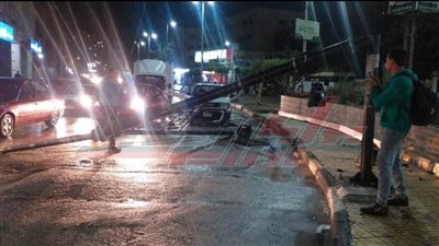 سقوط إشارة مرورية بسبب سوء الطقس بالمنصورة 