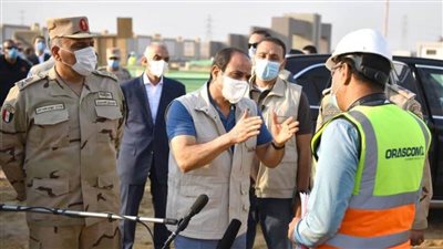 بالفيديو.. الرئيس السيسي يتفقد مواقع إنشائية في العاصمة الإدارية الجديدة