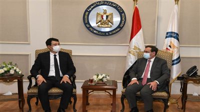 وزير البترول يبحث مع سفير كوريا الجنوبية تعزيز الشراكة بالبتروكيماويات
