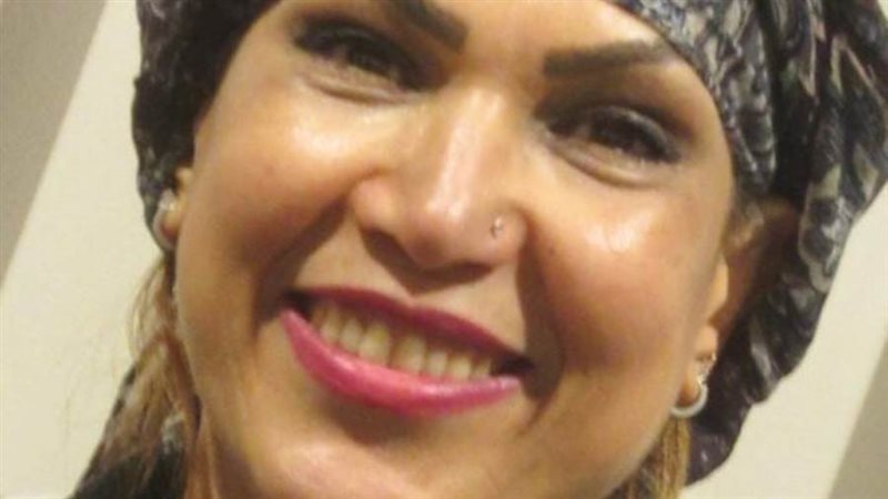 الفنانة التشكيلية