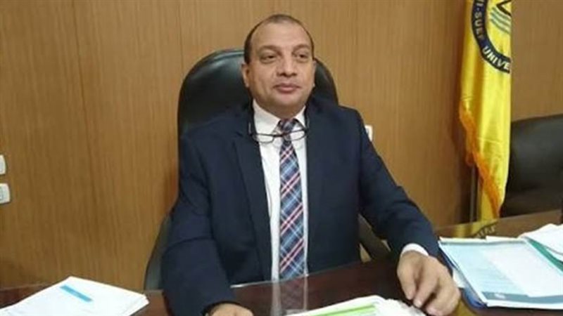 الدكتور منصور حسن