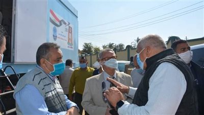 الزملوط يتفقد تجربة مخبز الطوارئ المتنقل ويشهد تجربة حية للإنتاج