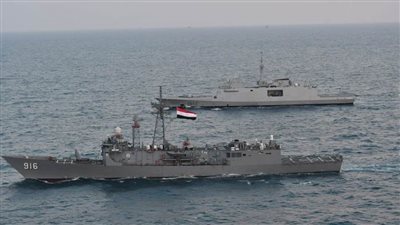 القوات البحرية المصرية والفرنسية تنفذان تدريباً بحرياً عابراً فى نطاق الأسطول الشمالى