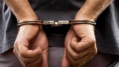 ضبط نصاب يدعى قدرته على علاج الأمراض بالأعشاب 