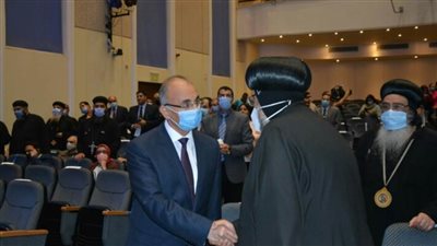 رئيس جامعة الزقازيق يهنئ البابا تواضروس بعيد تجليسه