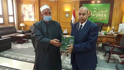  أوقاف المنيا تهدي سلسلة 
