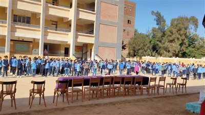 توزيع  2000 كتاب وعلبة ألوان للتوعية المائية بمدارس المنيا