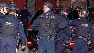 احتجاز رهائن في مدينة نيويورك من قبل مسلحين... فيديو
