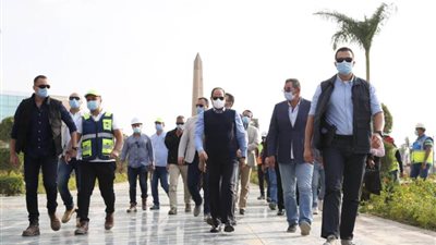 الرئيس عبد الفتاح السيسي يقوم بجولة تفقدية لعدد من المواقع الإنشائية بالعاصمة الإدارية الجديدة