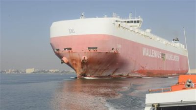 قناة السويس تشهد عبور حاملة السيارات 