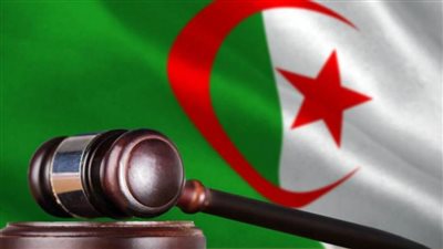 القضاء الجزائري يقضي بالسجن 5 سنوات لرئيسي الوزراء السابقين بتهمة الفساد