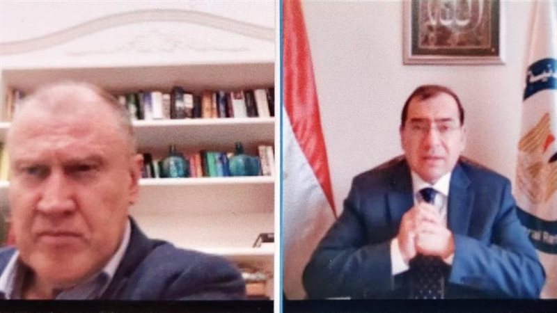 وزير البترول وسفير