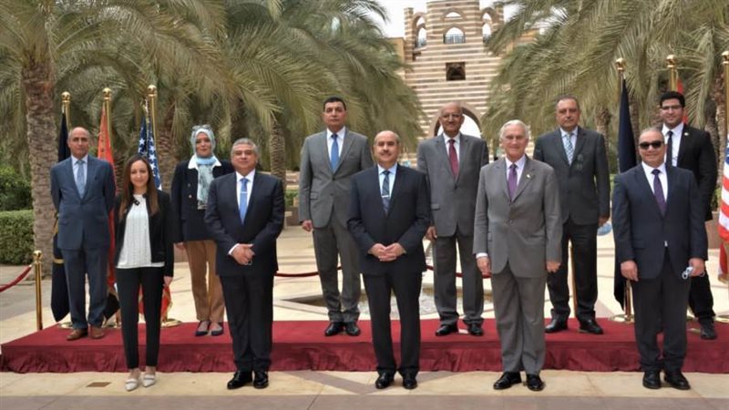 وزير الطيران مع رئيس