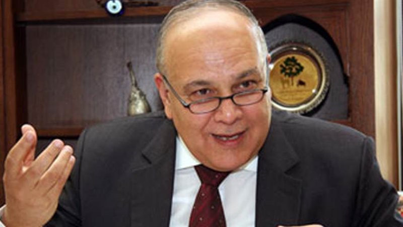 الدكتور عمرو عزت