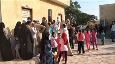 الأزهر يدعم القرى الفقيرة بـ1500 لحاف ووجبة