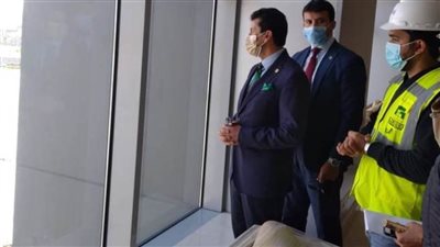 وزير الرياضة يتفقد المدينة الرياضية والصالة المغطاة بالعاصمة الإدارية الجديدة