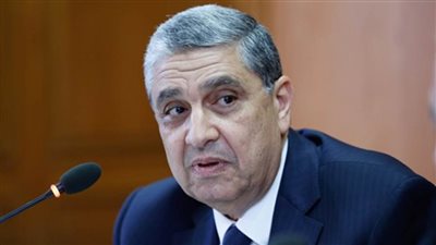 وزير الكهرباء يشهد تحويل مجرى نهر 