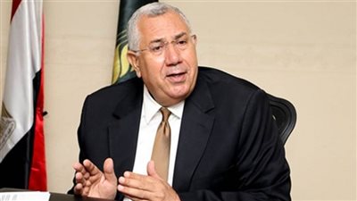 وزير الزراعة يوزع 140 طن تقاوي شعير مجانا على مزارعي مطروح لزراعة المناطق المطرية