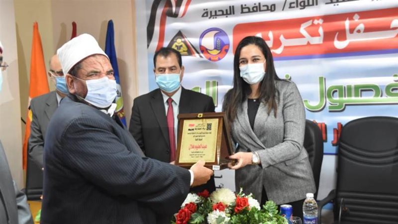 تكريم خريجي محو الأمية