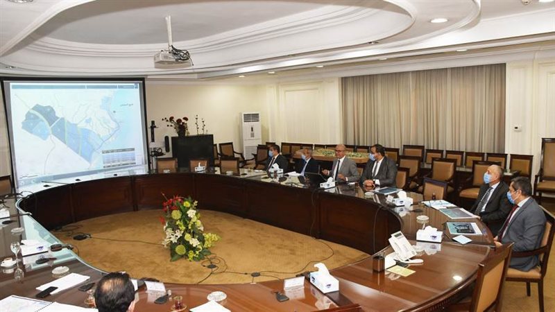 مسئولو الإسكان يستعرضون