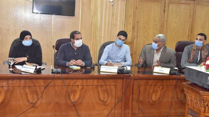 محافظ أسيوط يلتقى