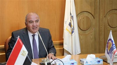 محافظ قنا يتفقد مجمع عيادات التأمين الصحي بنجع حمادي