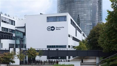 تمويل قطري ضخم لدعم دويتش فيلا ودويتش لاند فونك وإذاعة 