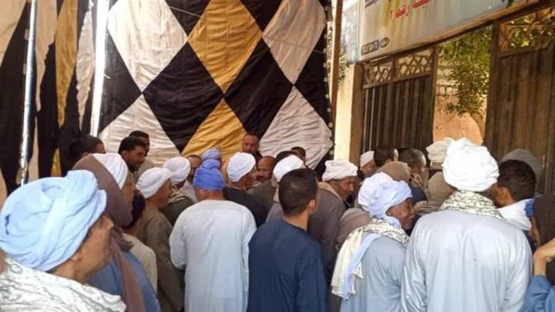 المواطنين امام اللجان