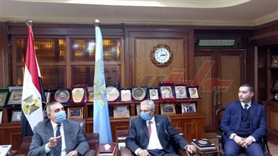  محافظ كفر الشيخ يناقش خطة تطوير بحيرة البرلس 