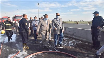 محافظ أسيوط يتفقد موقع اشتعال سيارة نقل