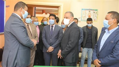 محافظ سوهاج يتابع سير عملية التصويت في جولة الإعادة