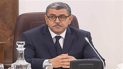 رئيس الوزراء الجزائري يبحث تعزيز قدرات المستشفيات لمواجهة تداعيات انتشار 