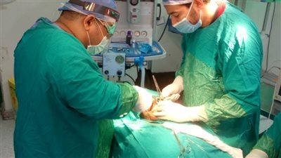 إجراء جراحة عاجلة  بالوجه والفكين لطفلة بمستشفى القنايات 
